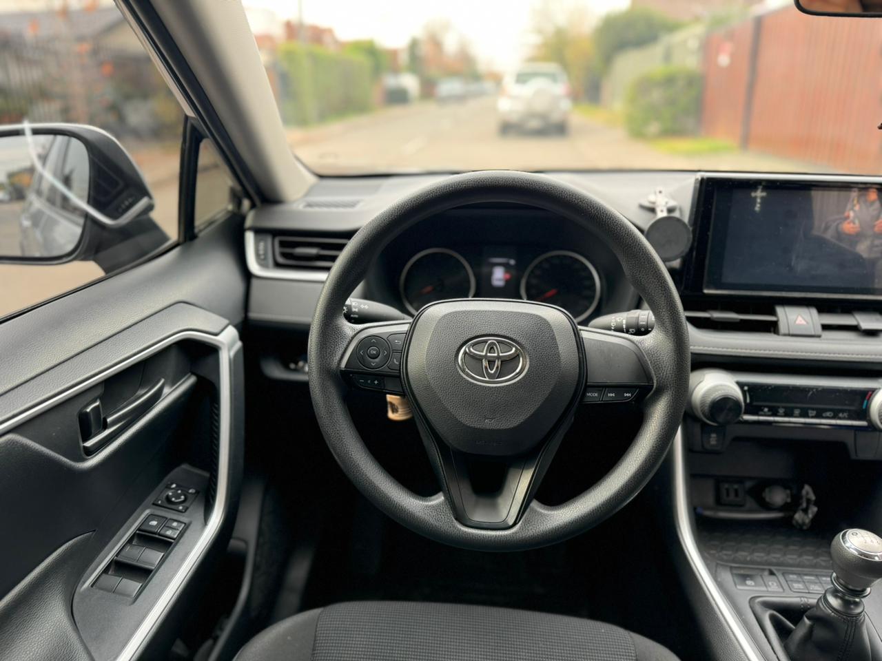 Toyota RAV4 — foto 17 de 19