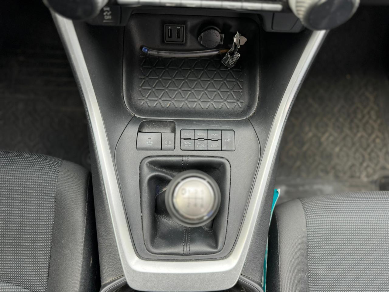 Toyota RAV4 — foto 18 de 19