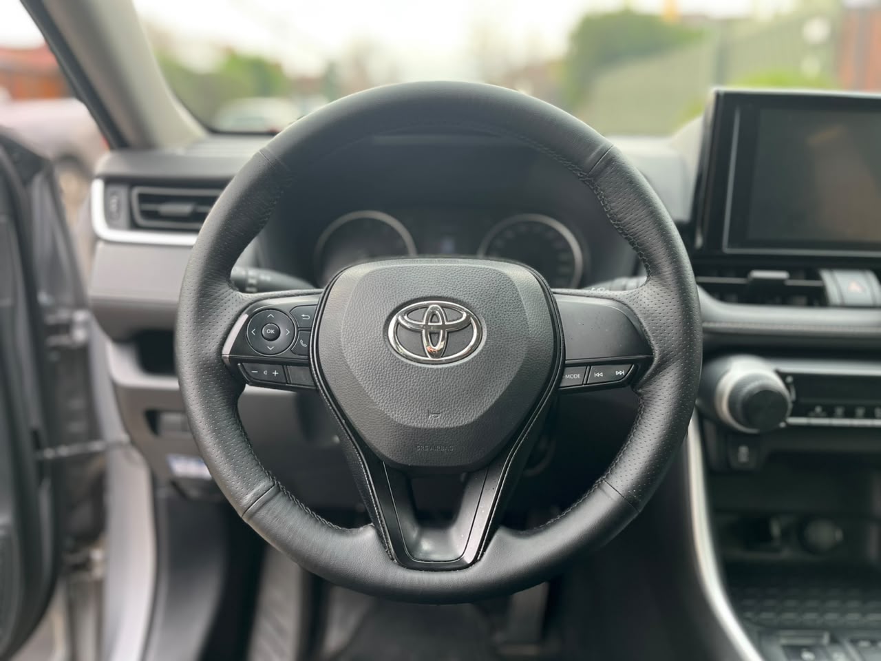Toyota RAV4 — foto 16 de 18