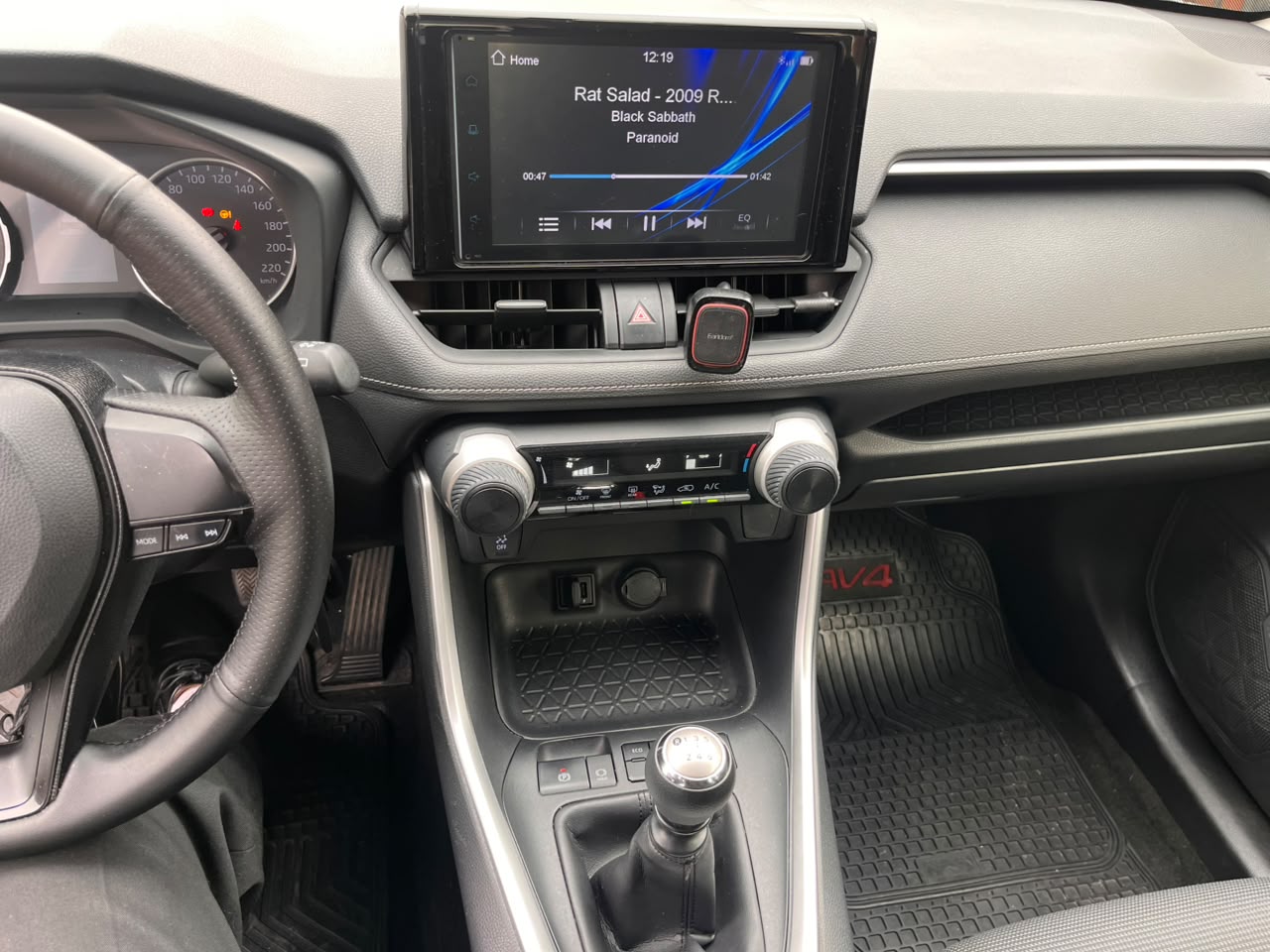 Toyota RAV4 — foto 17 de 18