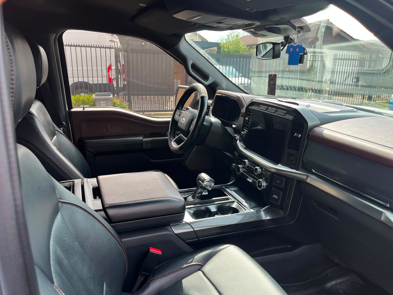 Ford F-150 Lariat Sport — foto 13 de 17