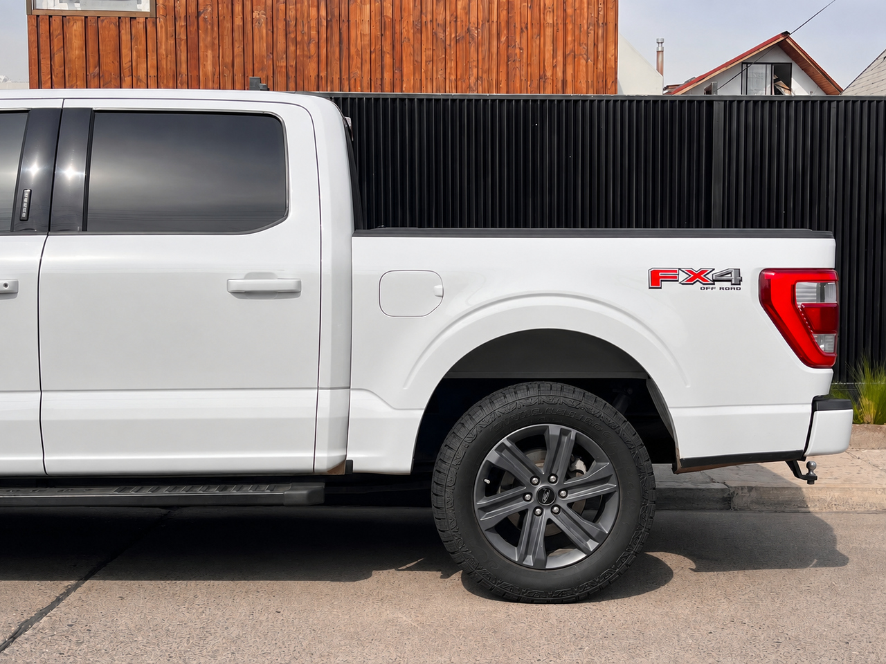 Ford F-150 Lariat Sport — foto 4 de 17