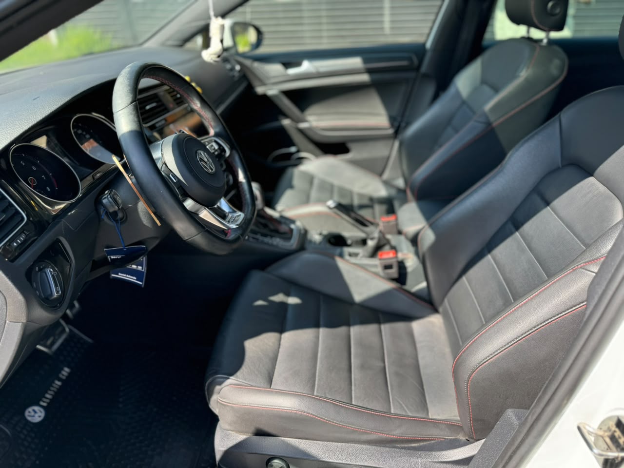 Volkswagen Golf Gti — foto 12 de 18