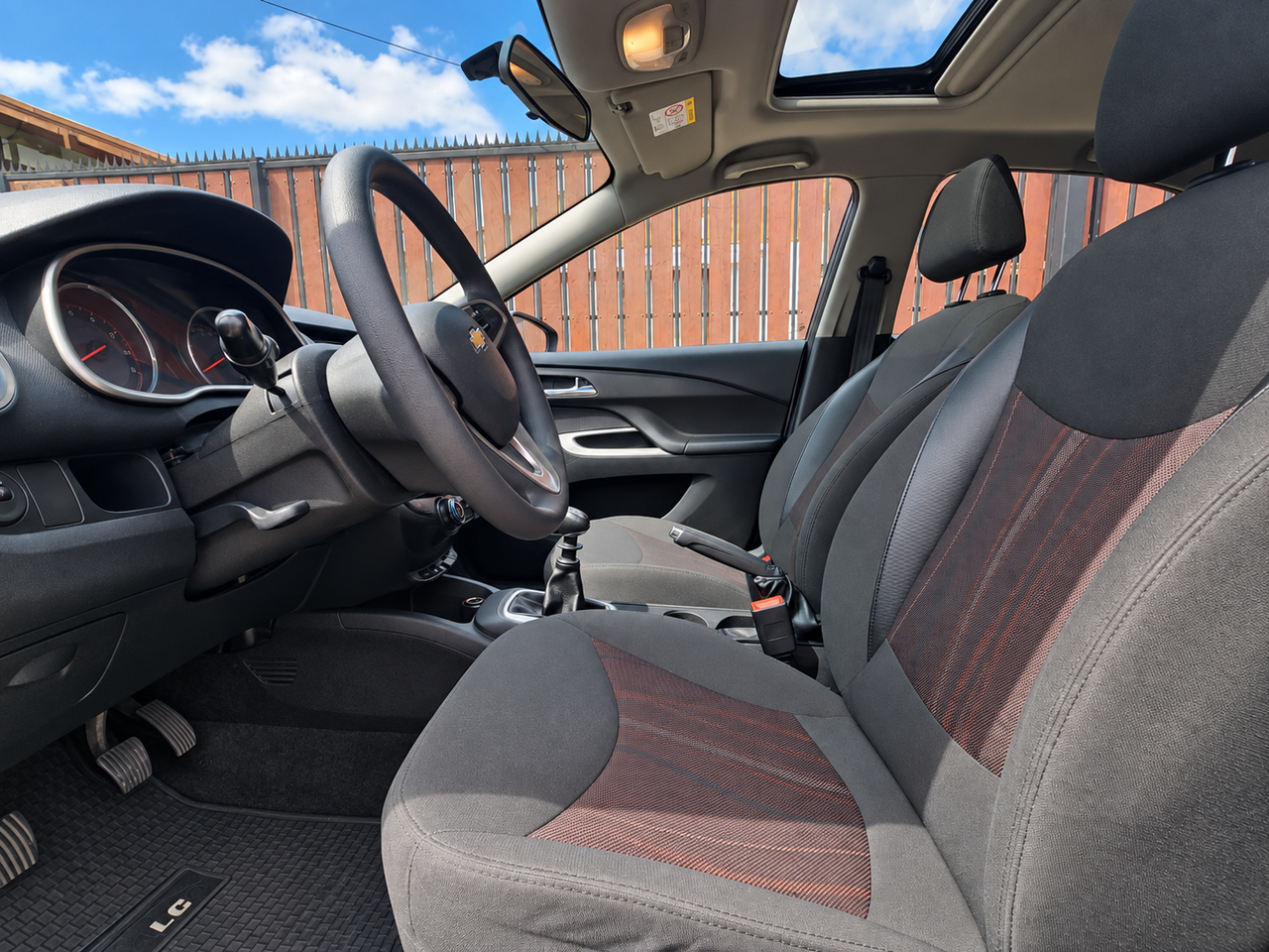 Chevrolet Sail — foto 12 de 18