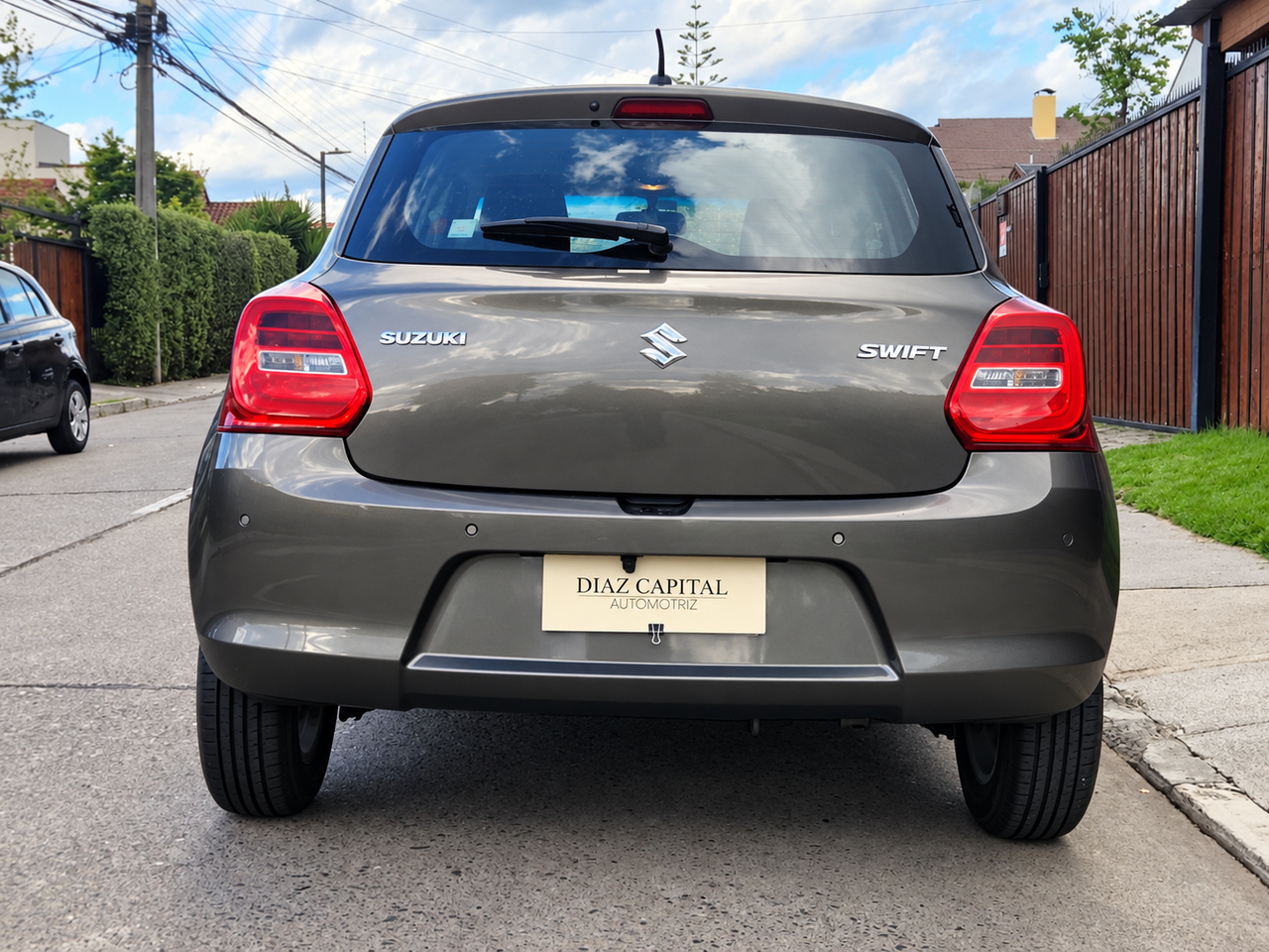 Suzuki Swift — foto 5 de 16