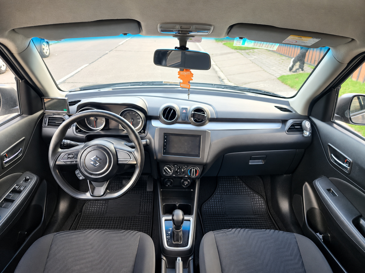 Suzuki Swift — foto 15 de 16