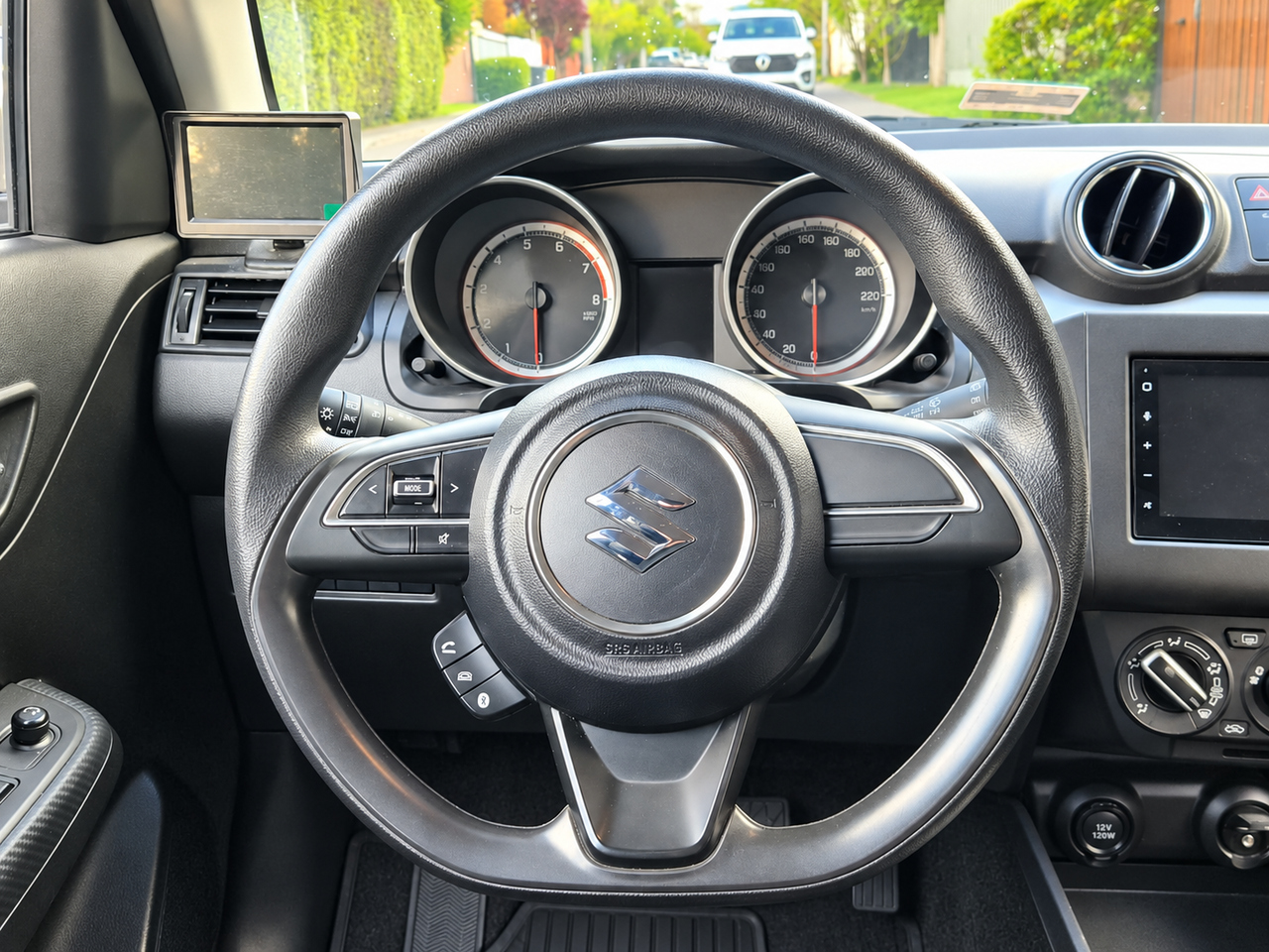 Suzuki Swift — foto 16 de 16