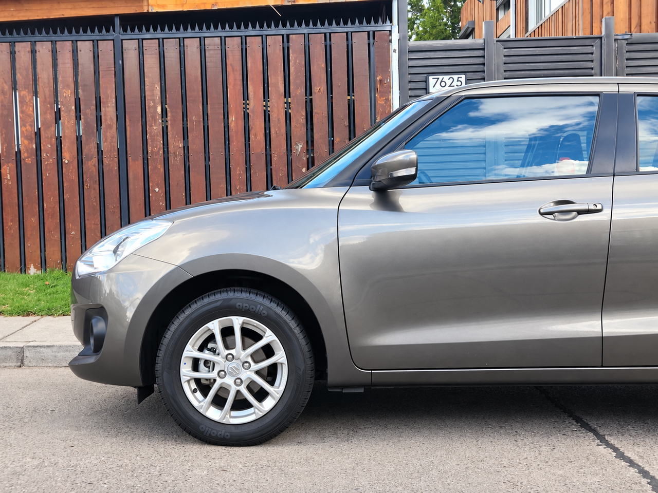 Suzuki Swift — foto 3 de 16