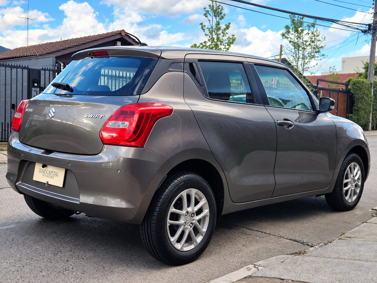 Suzuki Swift — foto 6 de 16