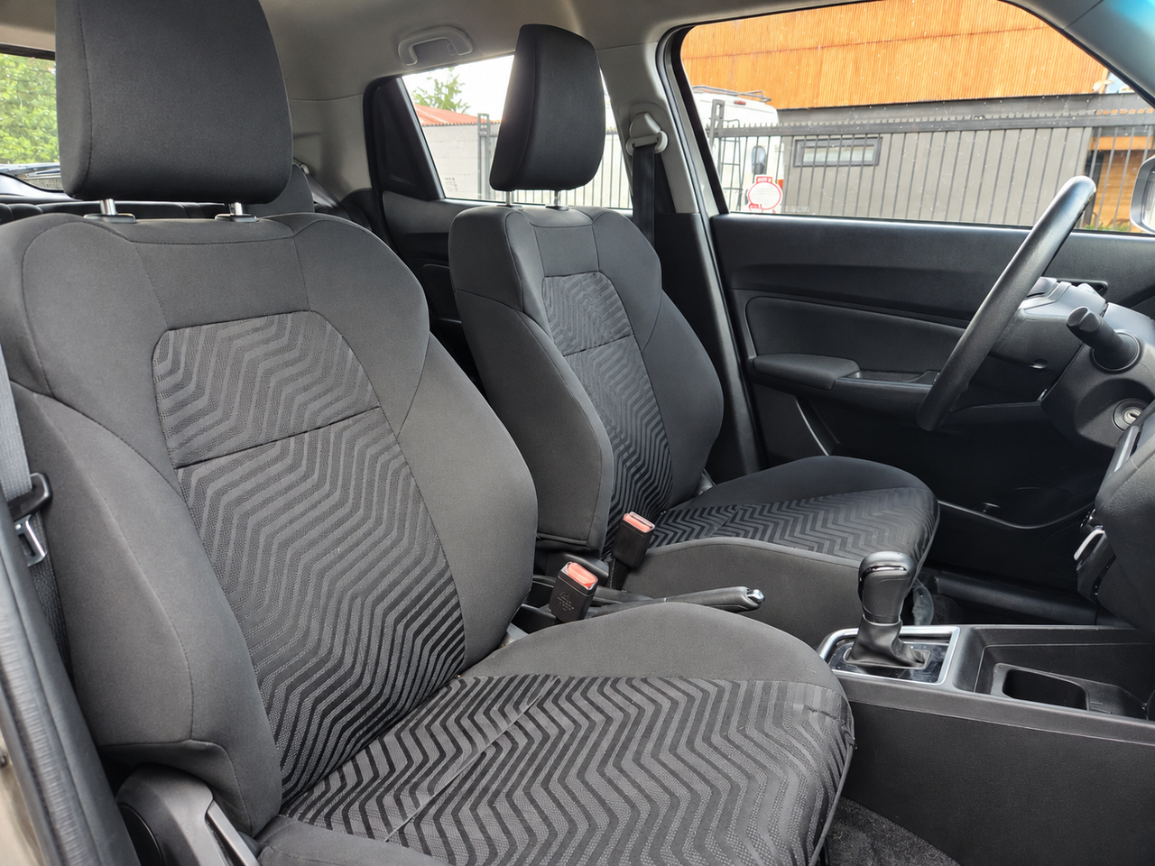 Suzuki Swift — foto 14 de 16