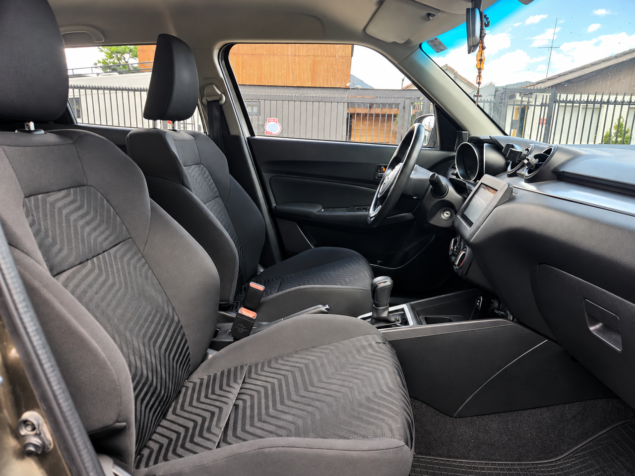 Suzuki Swift — foto 13 de 16