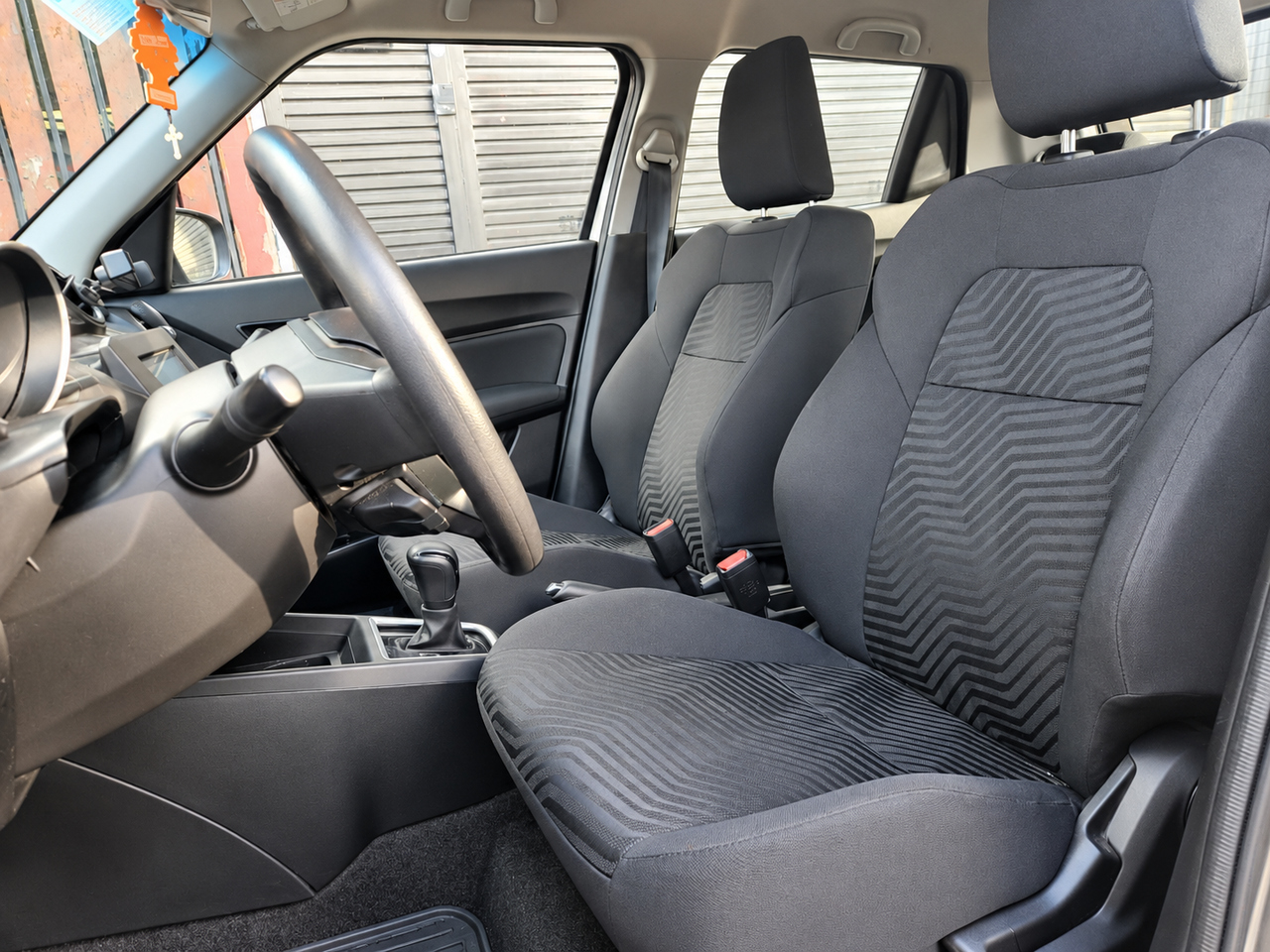Suzuki Swift — foto 10 de 16
