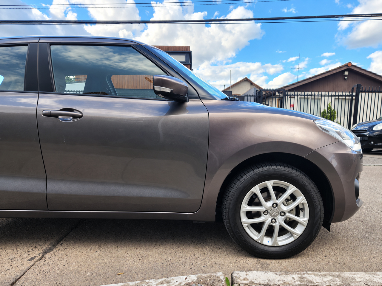 Suzuki Swift — foto 8 de 16