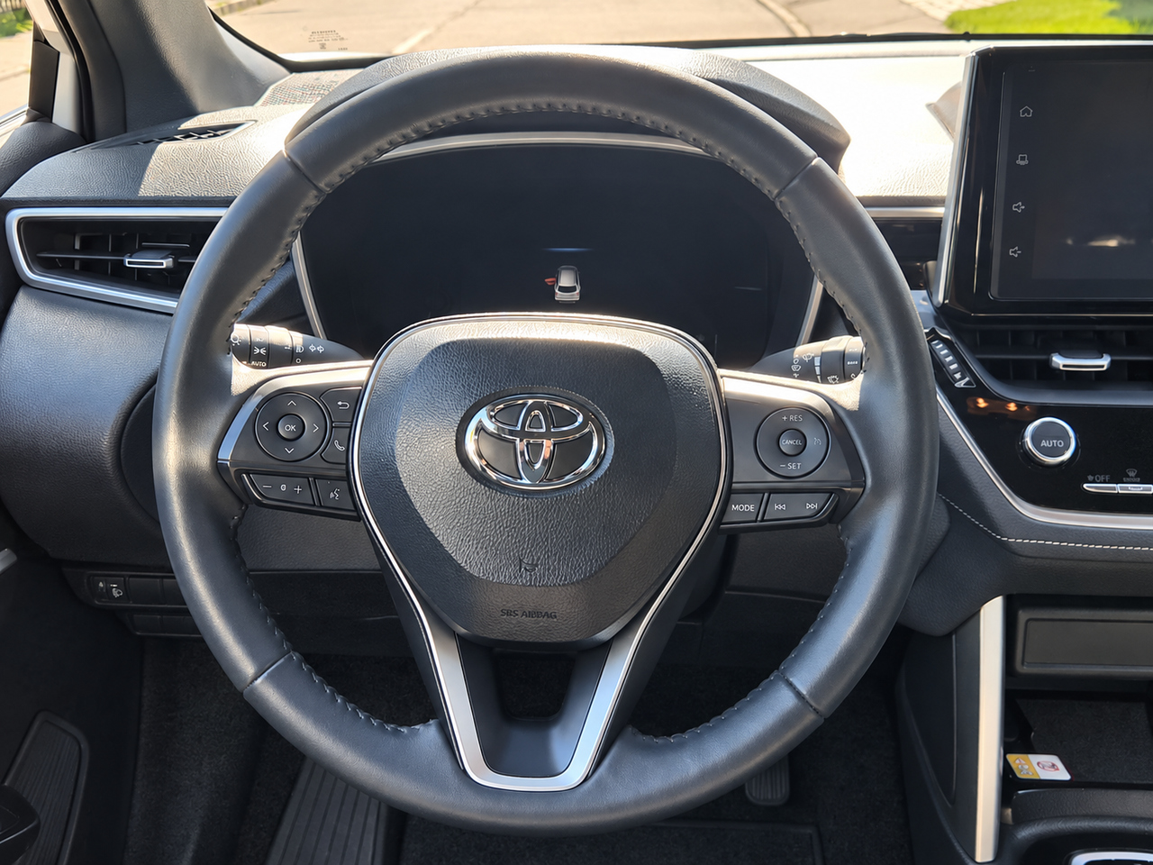 Toyota Corolla Cross — foto 11 de 19