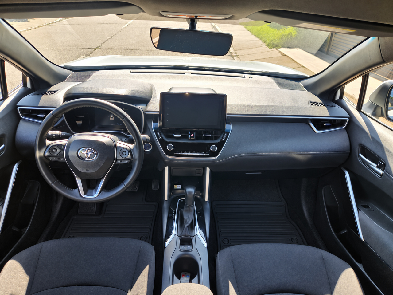 Toyota Corolla Cross — foto 17 de 19