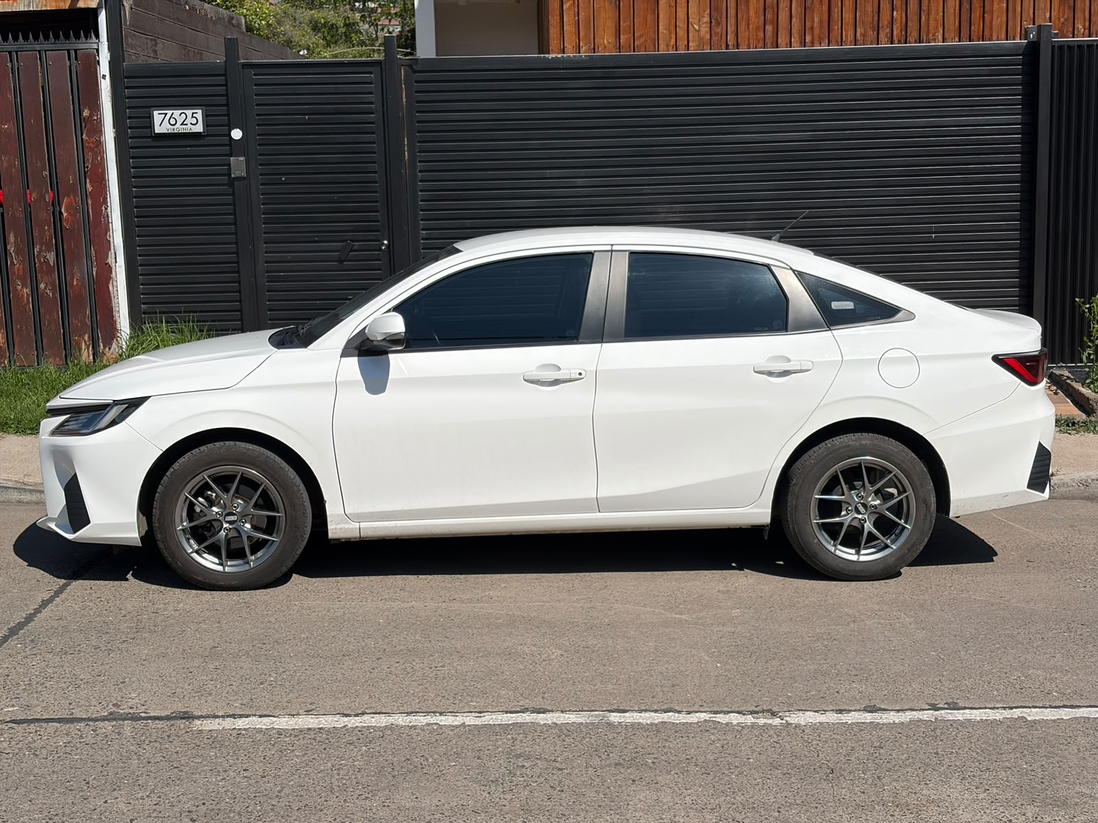 Toyota Yaris E — foto 5 de 14