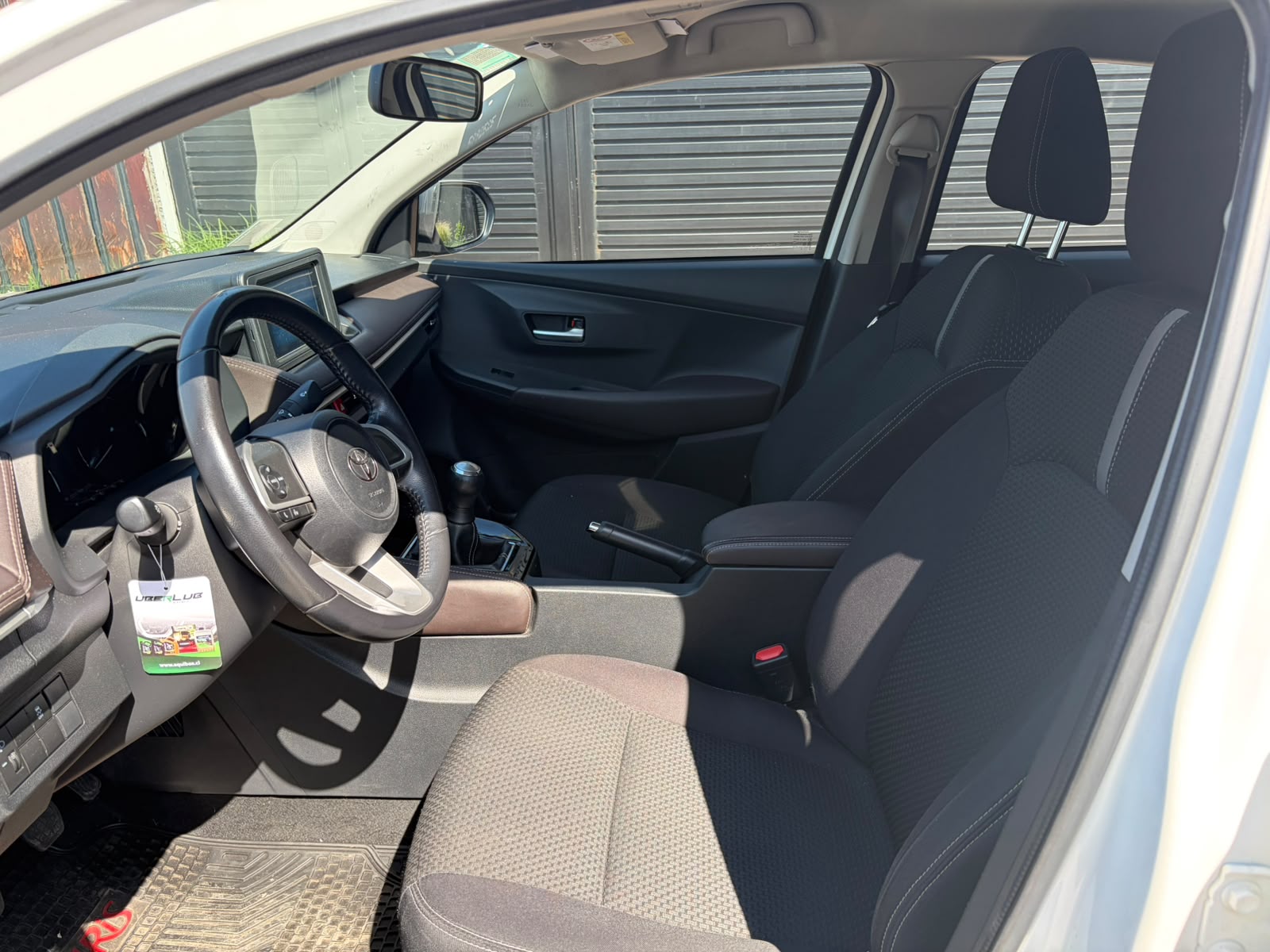 Toyota Yaris E — foto 9 de 14